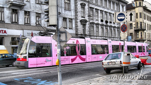 Розовый венский трамвай